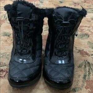Khombu pull-on winter boots size 8